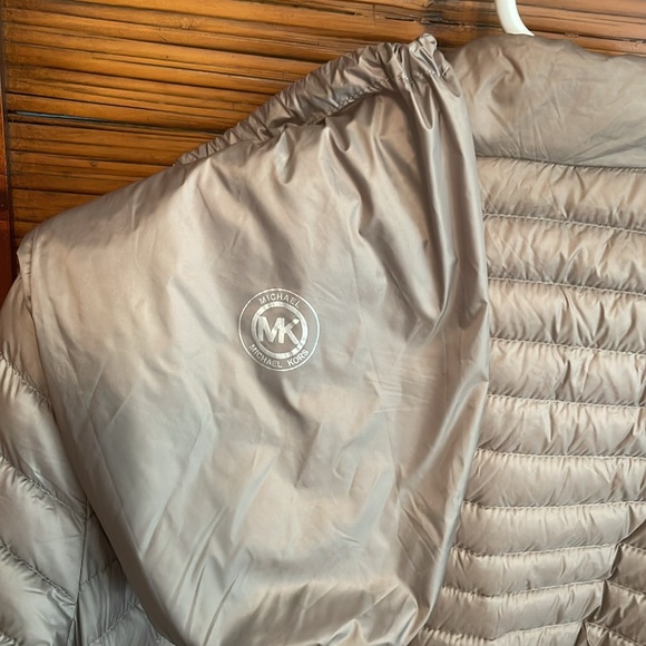 Michael Kors women’s packable down jacket small - Picture 7 of 12